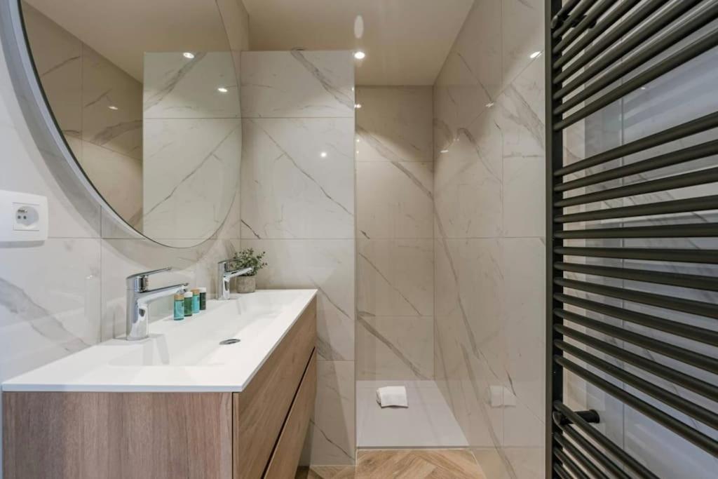 Juan - Stijlvol Appartement Met Uitzicht Op De Kaai Oostende Bagian luar foto