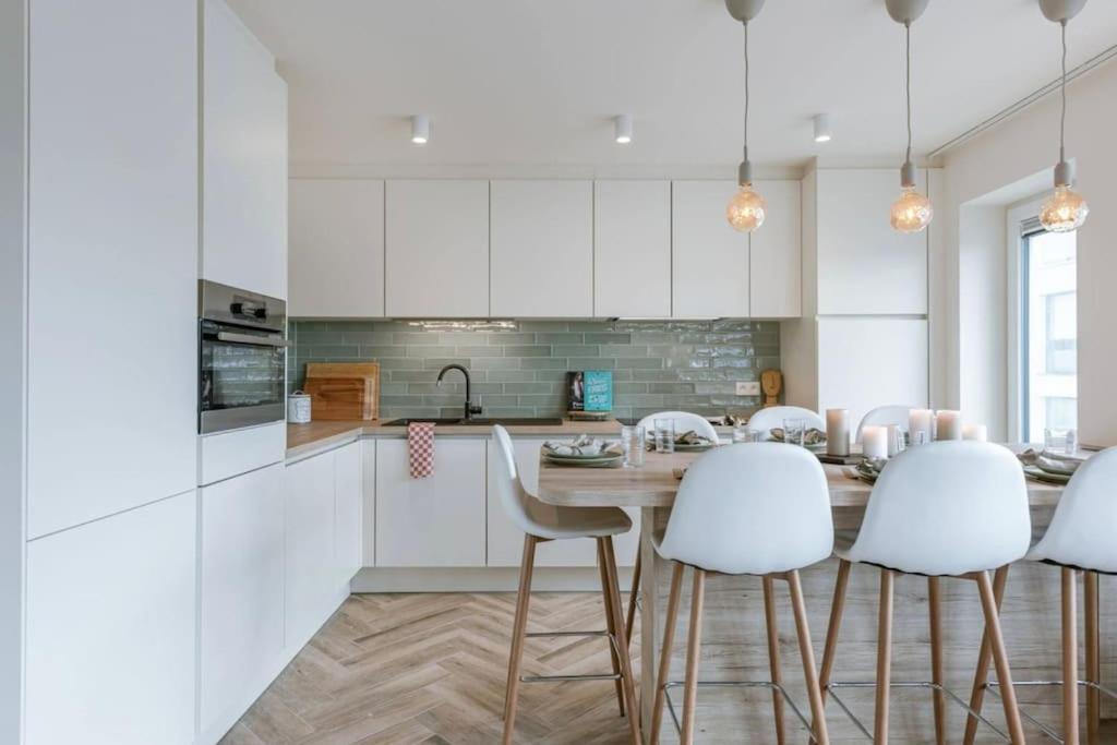 Juan - Stijlvol Appartement Met Uitzicht Op De Kaai Oostende Bagian luar foto